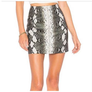 Superdown By The Way Revolve Cassandra Gray Snakeskin Mini Skirt Size Small